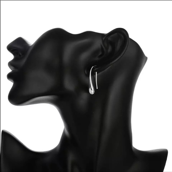 925 Sterling Silver Beautiful Earrings - Picture 5 of 5